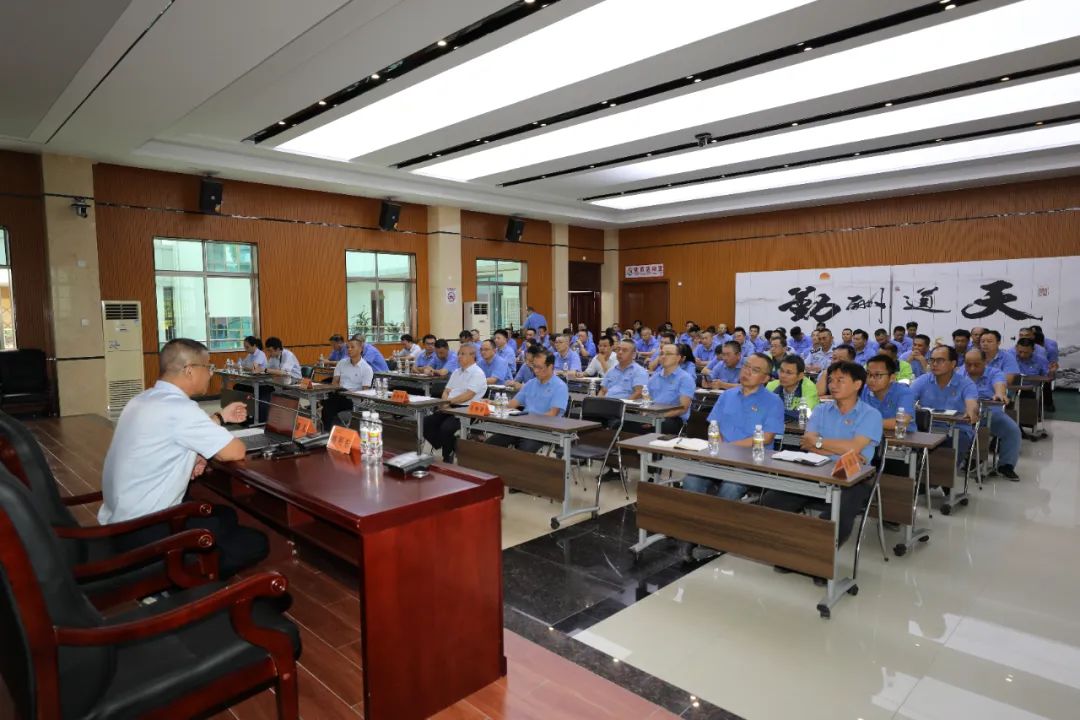 XPJ官网党委书记刘明东讲授主题教育专题党课