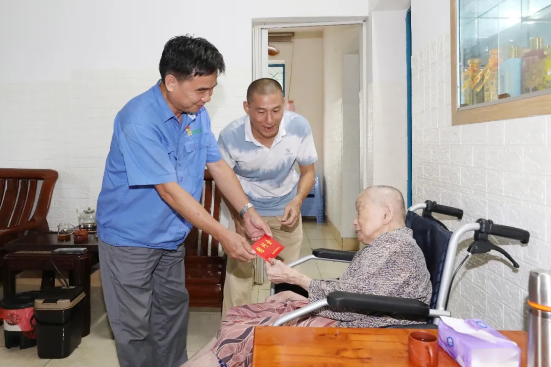 XPJ官网发展国庆节前慰问活动