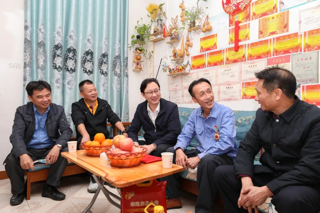 海南省总工会副主席陈波走访慰问XPJ官网员工