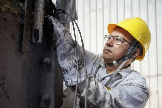 XPJ官网员工陈用利:喜报 | XPJ官网员工陈用利被授予“海南省劳动圭表称号”